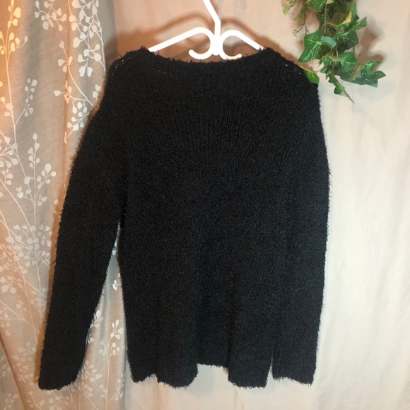 Calvin Klein sweater 💕 - Picture 3 of 3